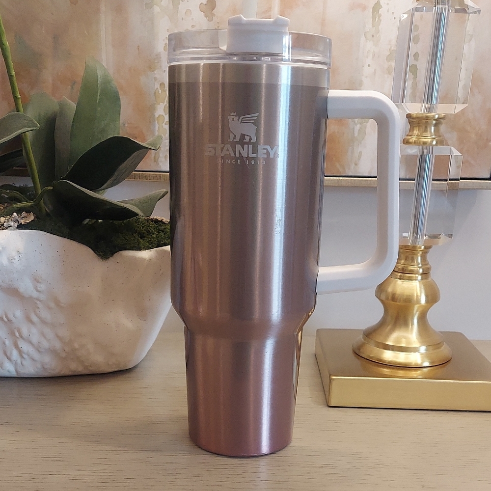 Stanley Quencher H2.0 FlowState 40 oz Tumbler Champagne Ombre White Handle